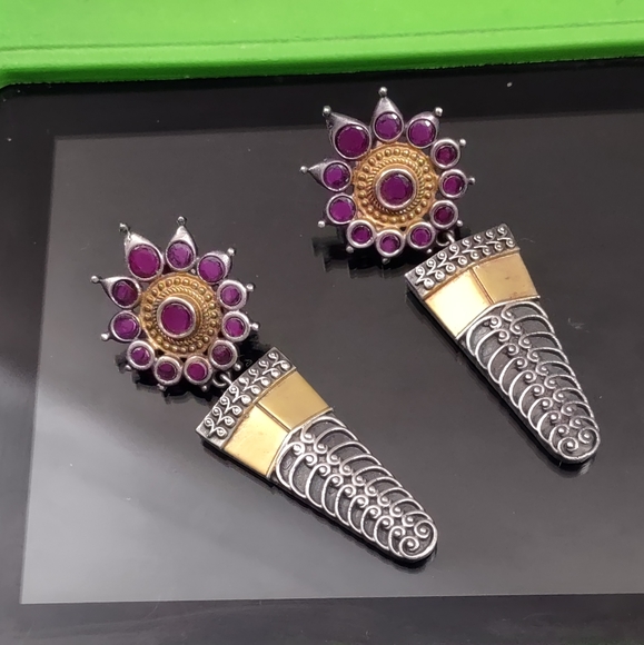 Earring - Picture 2 of 3